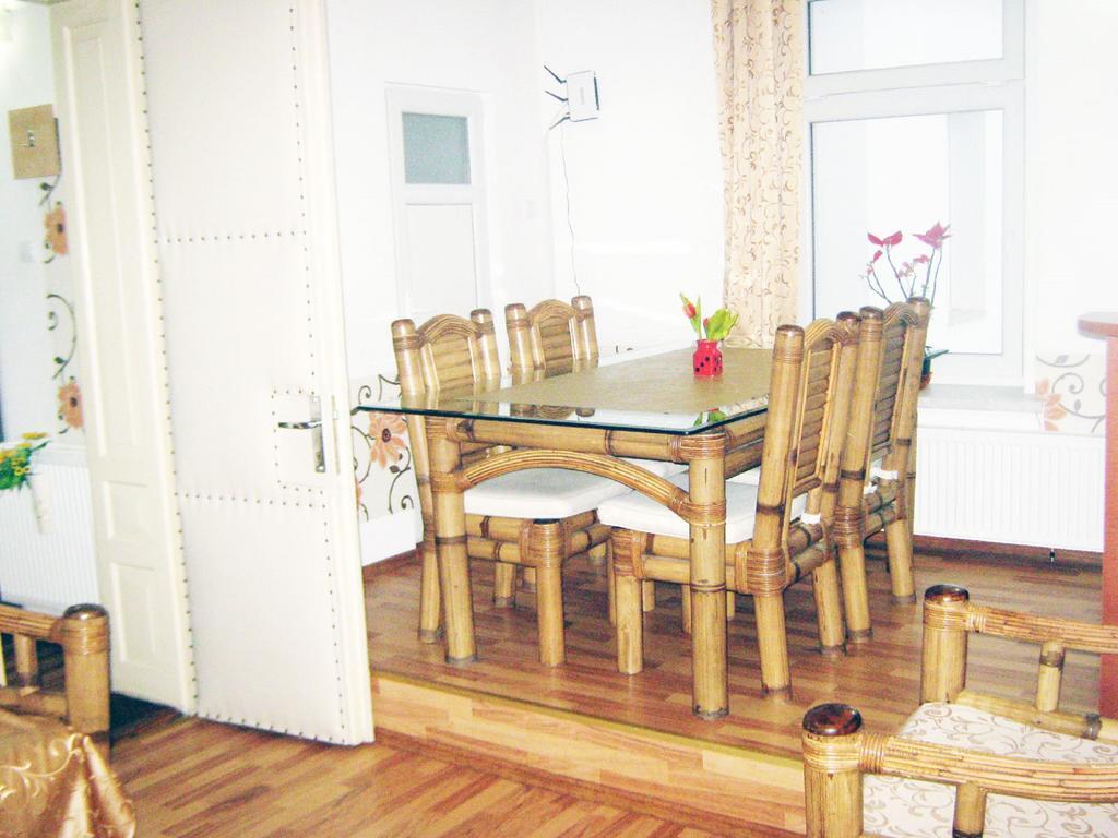Appartamento Casa Piata Sfatului Braşov Esterno foto