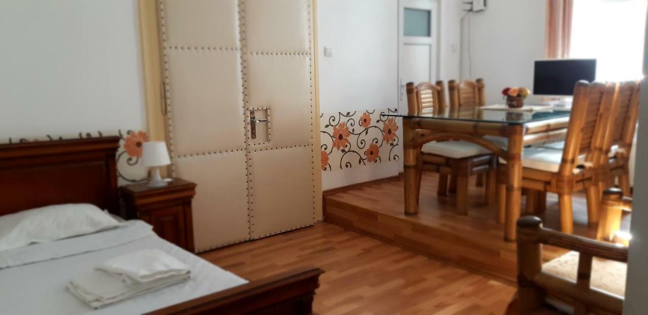 Appartamento Casa Piata Sfatului Braşov Esterno foto
